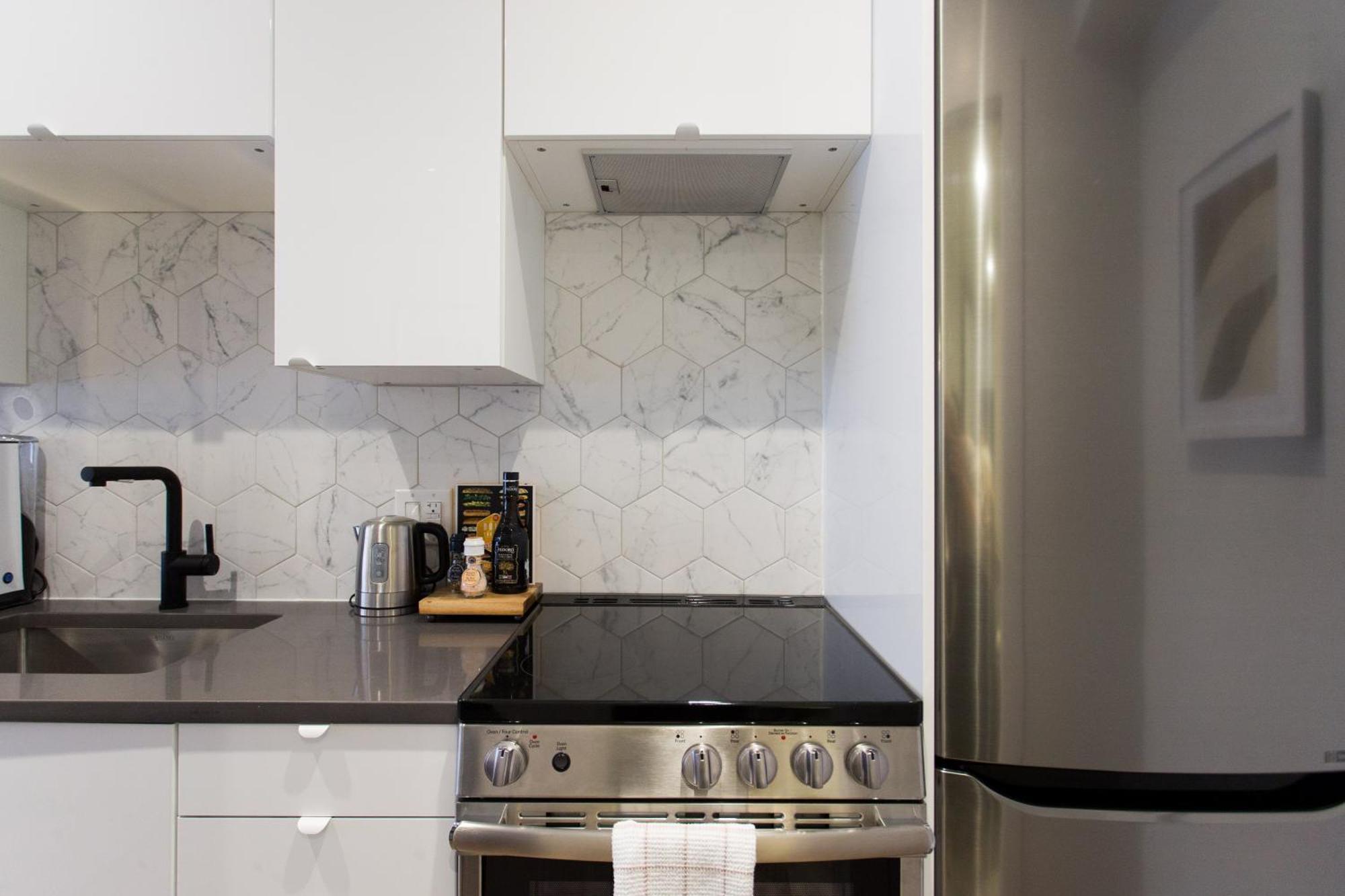 Scandinavian Studio With Full Kitchen And Bath By Den Stays مونتريال الغرفة الصورة