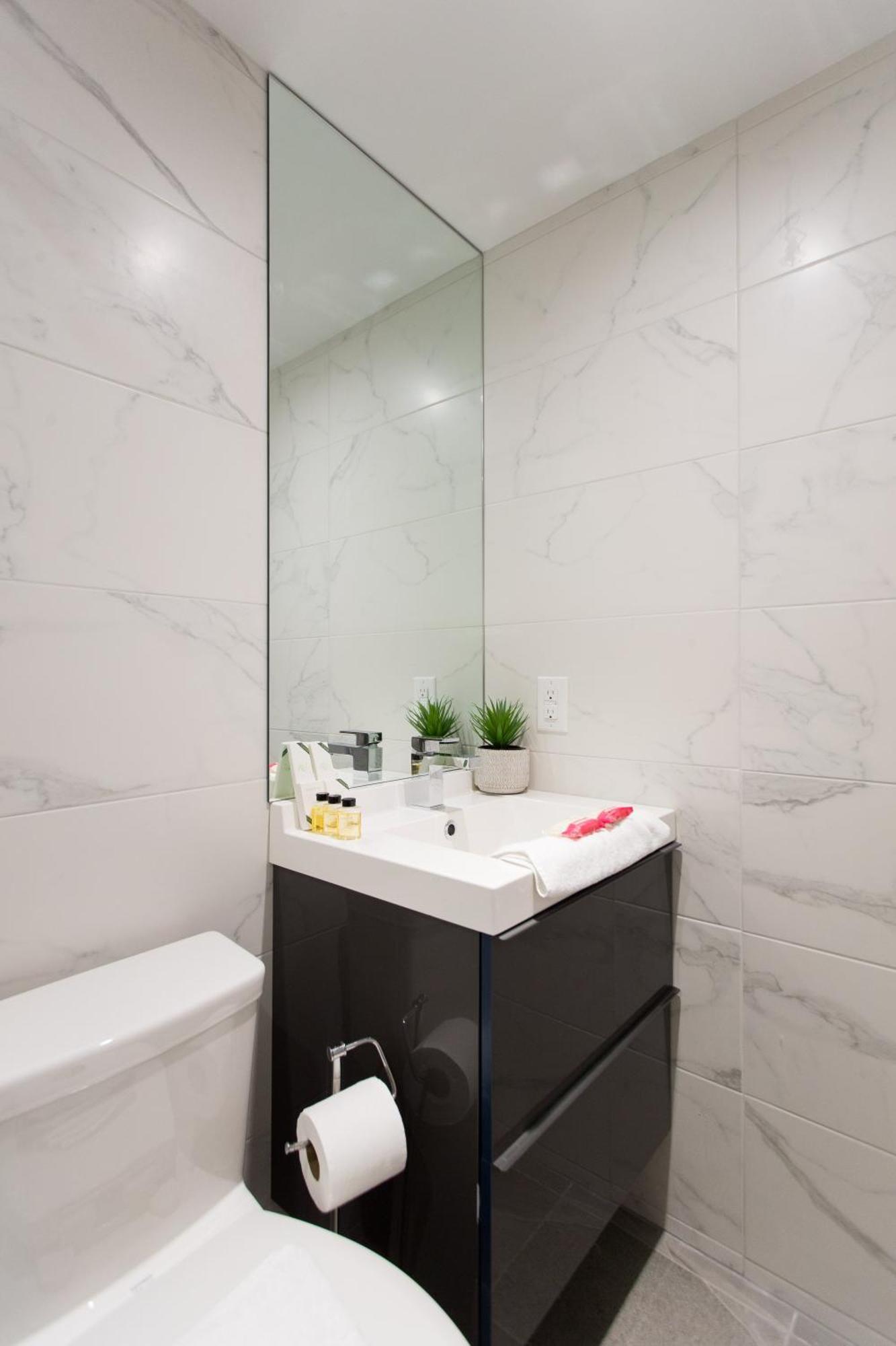 Scandinavian Studio With Full Kitchen And Bath By Den Stays مونتريال الغرفة الصورة
